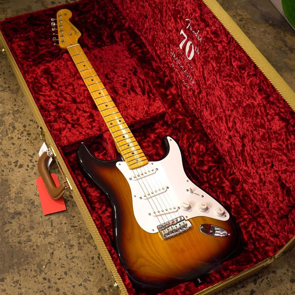 Fender 70th Anniversary American Vintage II 1954 Stratocaster 2 Color Sunburst